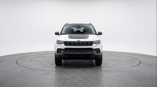Bright White Clearcoat 2025 Jeep Compass Trailhawk