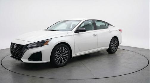 Glacier White 2025 Nissan Altima SV FWD