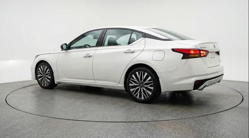 Glacier White 2025 Nissan Altima SV FWD