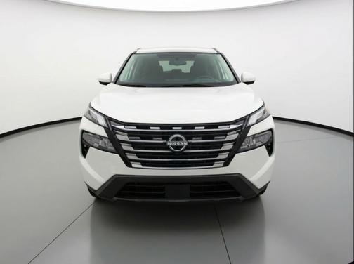 Everest White Pearl Tricoat 2025 Nissan Rogue SV
