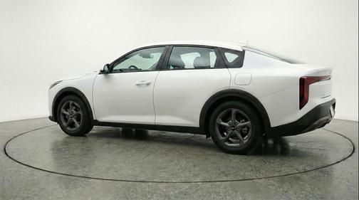 Snow White Pearl 2025 Kia K4 LXS