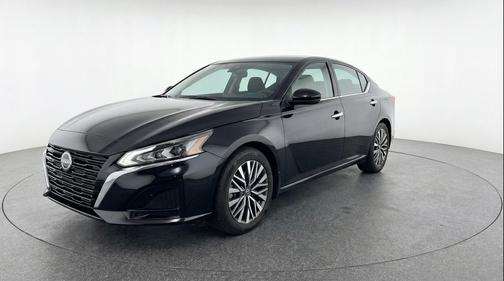Super Black 2025 Nissan Altima SV FWD