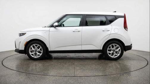 Snow White Pearl 2025 Kia Soul LX