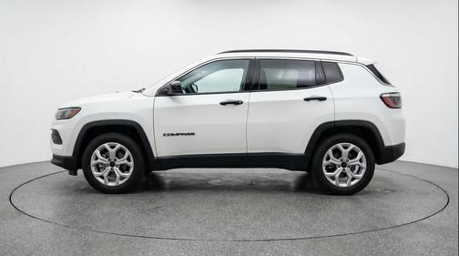 Bright White Clearcoat 2025 Jeep Compass Latitude