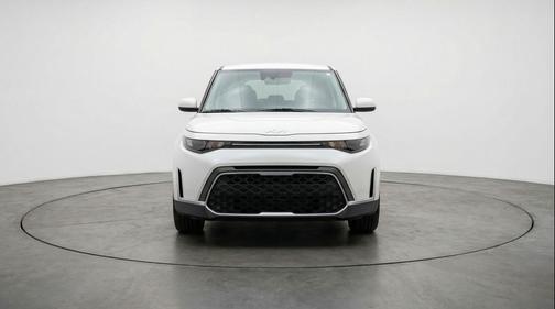 Snow White Pearl 2025 Kia Soul LX