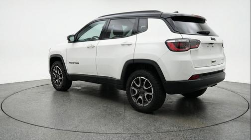 Bright White Clearcoat 2025 Jeep Compass Trailhawk