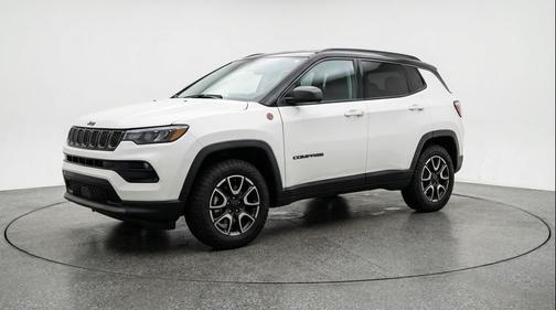 Bright White Clearcoat 2025 Jeep Compass Trailhawk