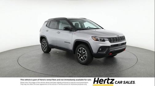 Silver Zynith Metallic Clearcoat 2025 Jeep Compass Trailhawk
