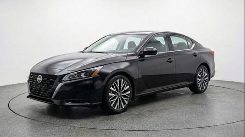 Super Black 2025 Nissan Altima SV FWD