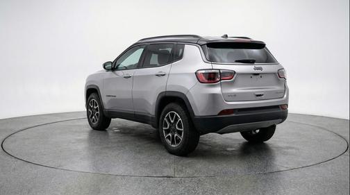 Silver Zynith Metallic Clearcoat 2025 Jeep Compass Trailhawk
