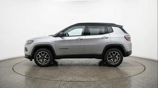 Silver Zynith Metallic Clearcoat 2025 Jeep Compass Trailhawk