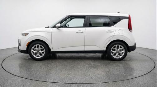 Snow White Pearl 2025 Kia Soul LX