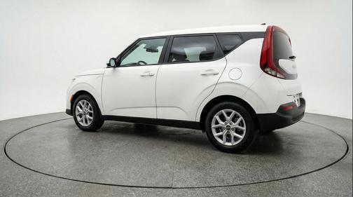 Snow White Pearl 2025 Kia Soul LX