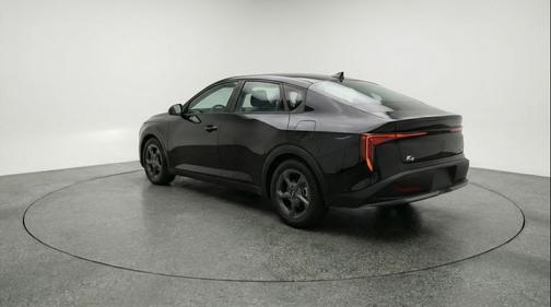 Aurora Black Pearl 2025 Kia K4 LXS