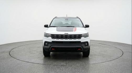 Bright White Clearcoat 2025 Jeep Compass Trailhawk
