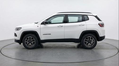 Bright White Clearcoat 2025 Jeep Compass Trailhawk