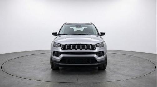 Silver Zynith Metallic Clearcoat 2025 Jeep Compass Limited