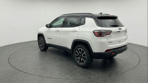 Bright White Clearcoat 2025 Jeep Compass Trailhawk