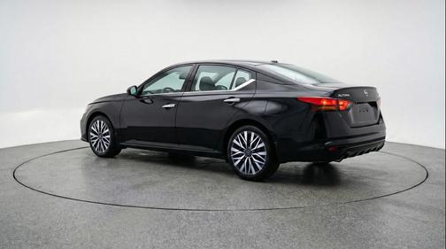 Super Black 2025 Nissan Altima SV FWD