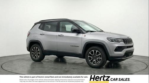 Silver Zynith Metallic Clearcoat 2025 Jeep Compass Trailhawk