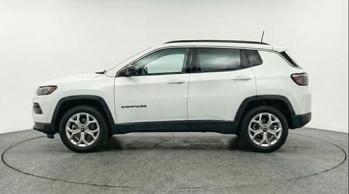 Bright White Clearcoat 2025 Jeep Compass Latitude