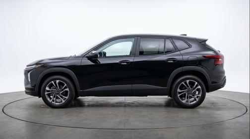 Mosaic Black Metallic 2025 Chevrolet Trax LT
