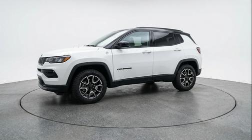 Bright White Clearcoat 2025 Jeep Compass Trailhawk