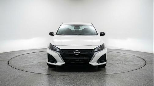 Glacier White 2025 Nissan Altima SV FWD