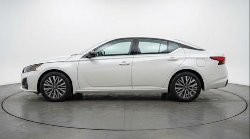 Glacier White 2025 Nissan Altima SV FWD