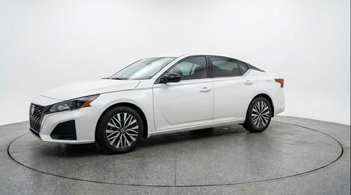 Glacier White 2025 Nissan Altima SV FWD