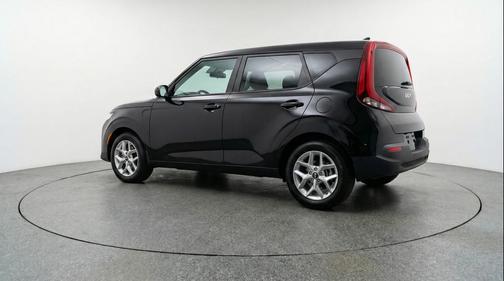 Fusion Black 2025 Kia Soul LX