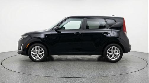 Fusion Black 2025 Kia Soul LX