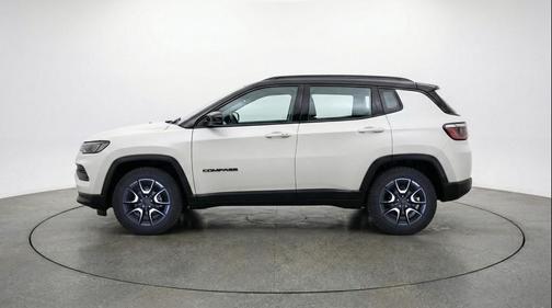 Bright White Clearcoat 2025 Jeep Compass Trailhawk