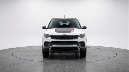 Bright White Clearcoat 2025 Jeep Compass Trailhawk