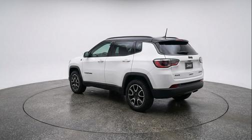 Bright White Clearcoat 2025 Jeep Compass Trailhawk