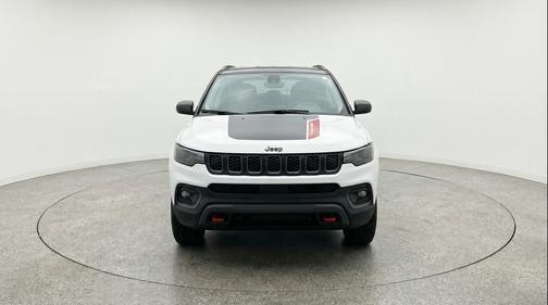 Bright White Clearcoat 2025 Jeep Compass Trailhawk