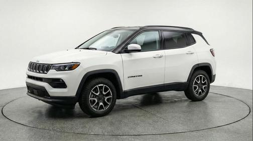 Bright White Clearcoat 2025 Jeep Compass Trailhawk