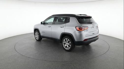 Silver Zynith Metallic Clearcoat 2025 Jeep Compass Limited