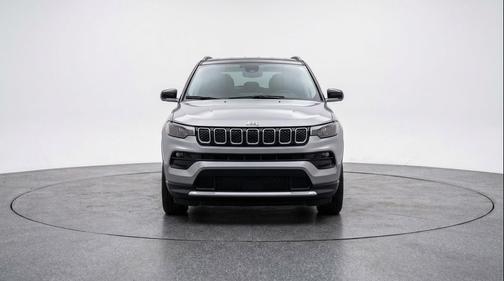 Silver Zynith Metallic Clearcoat 2025 Jeep Compass Limited