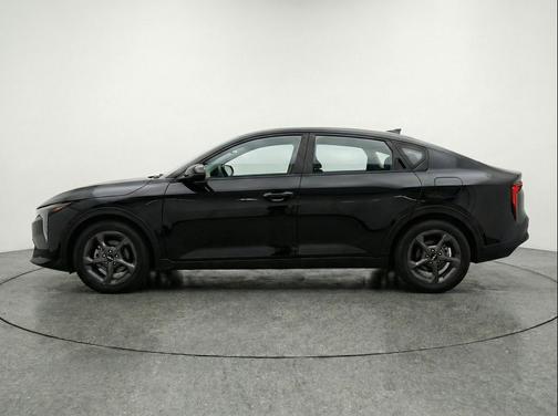 Aurora Black Pearl 2025 Kia K4 LXS