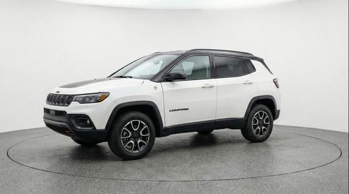 Bright White Clearcoat 2025 Jeep Compass Trailhawk