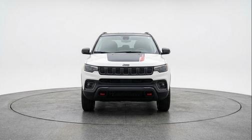 Bright White Clearcoat 2025 Jeep Compass Trailhawk