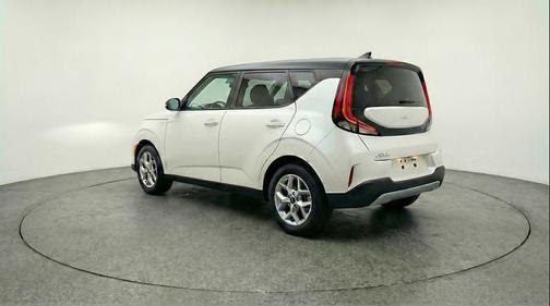 Snow White Pearl 2025 Kia Soul LX