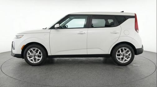 Snow White Pearl 2025 Kia Soul LX