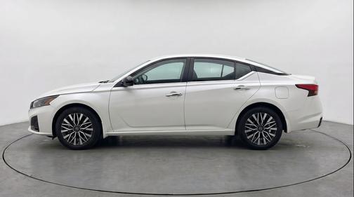 Glacier White 2025 Nissan Altima SV FWD