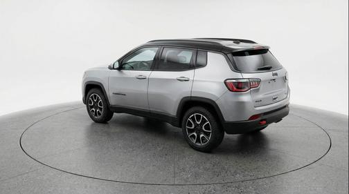 Silver Zynith Metallic Clearcoat 2025 Jeep Compass Trailhawk