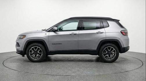 Silver Zynith Metallic Clearcoat 2025 Jeep Compass Trailhawk