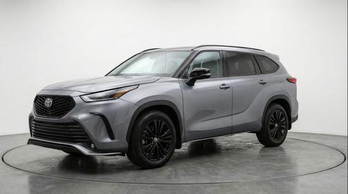 Magnetic Gray Metallic 2025 Toyota Highlander LE