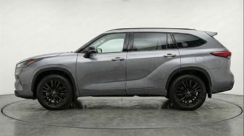 Magnetic Gray Metallic 2025 Toyota Highlander LE