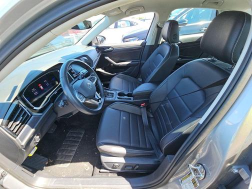 Pyrite Silver Metallic 2024 Volkswagen Jetta 1.5T SE